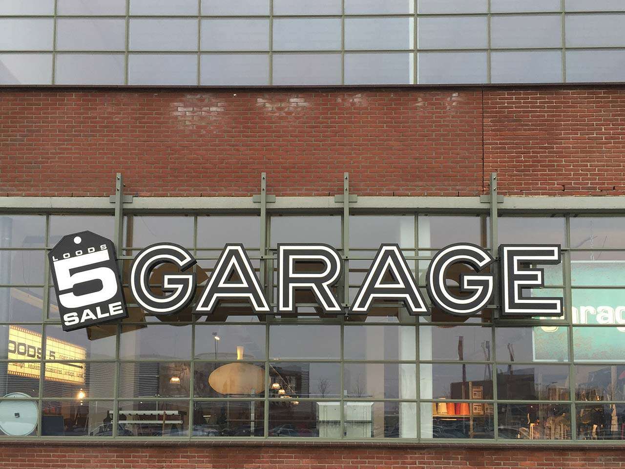 Buitenaanzicht Loods 5 Garage (outlet) Zaandam