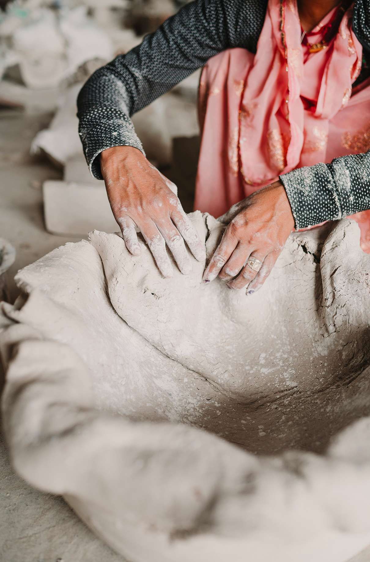 Papier-Maché schaal die vanaf papier gevormd wordt