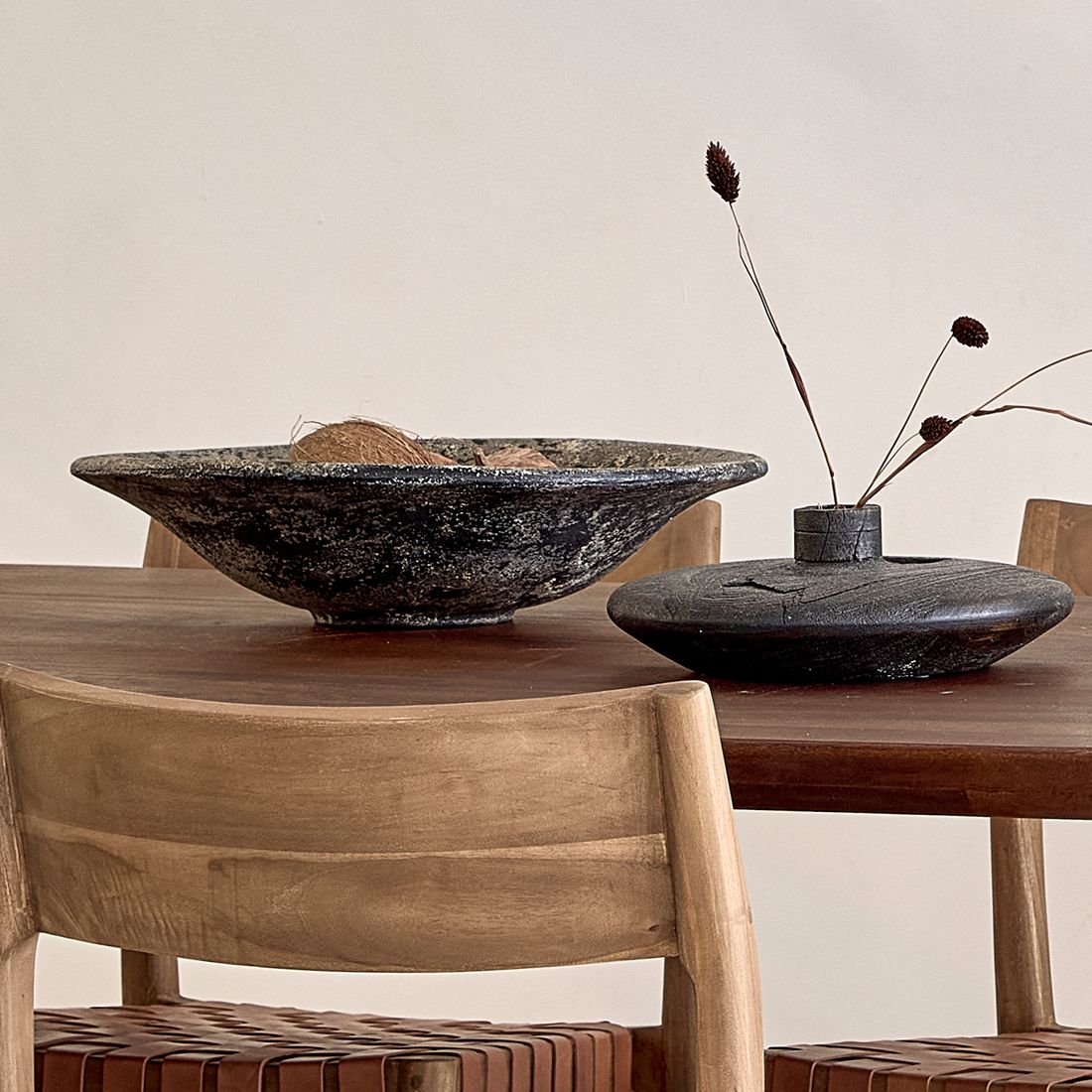 Raw Materials Amsterdam zwarte schalen op tafel