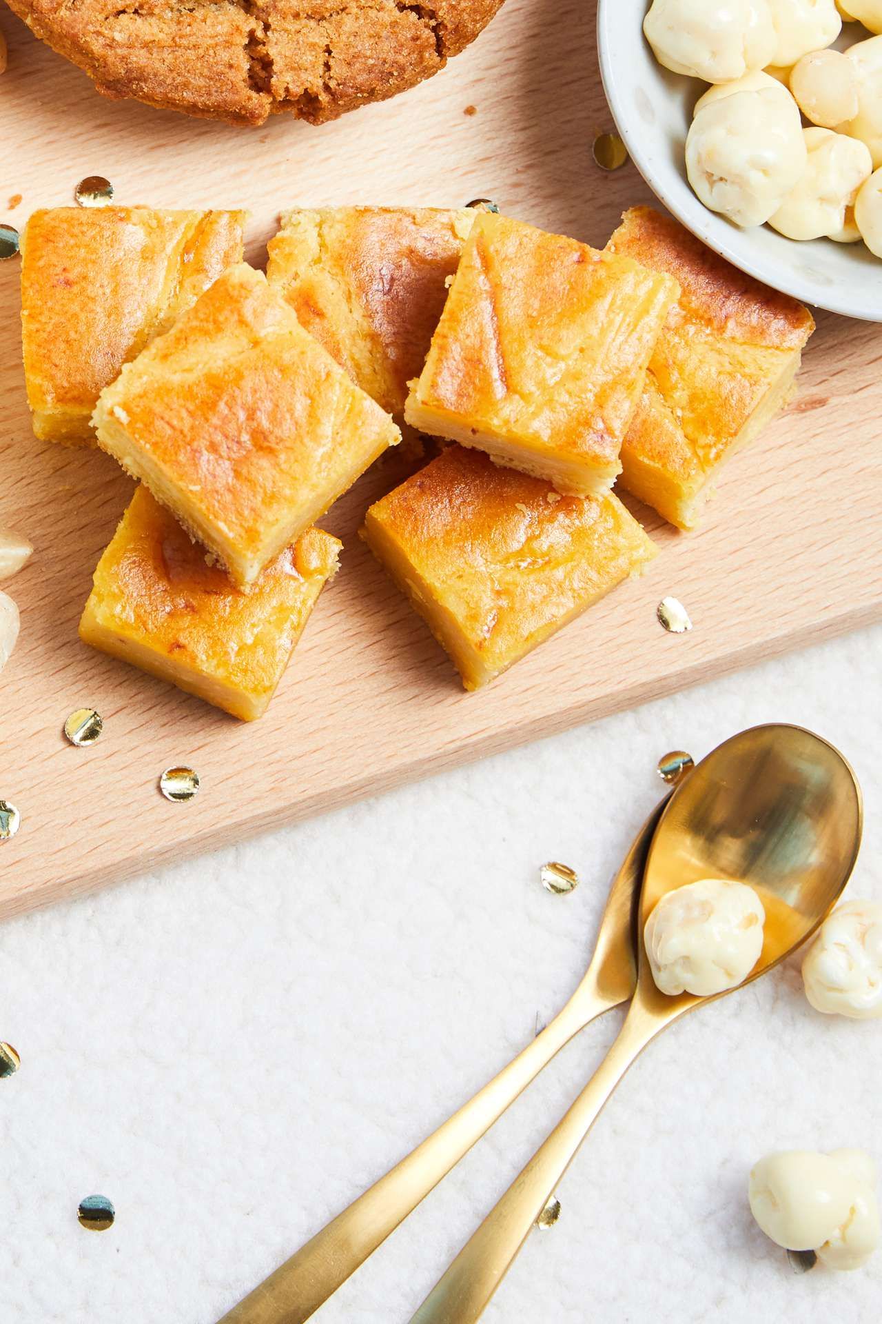 Boterkoek in blokjes gesneden