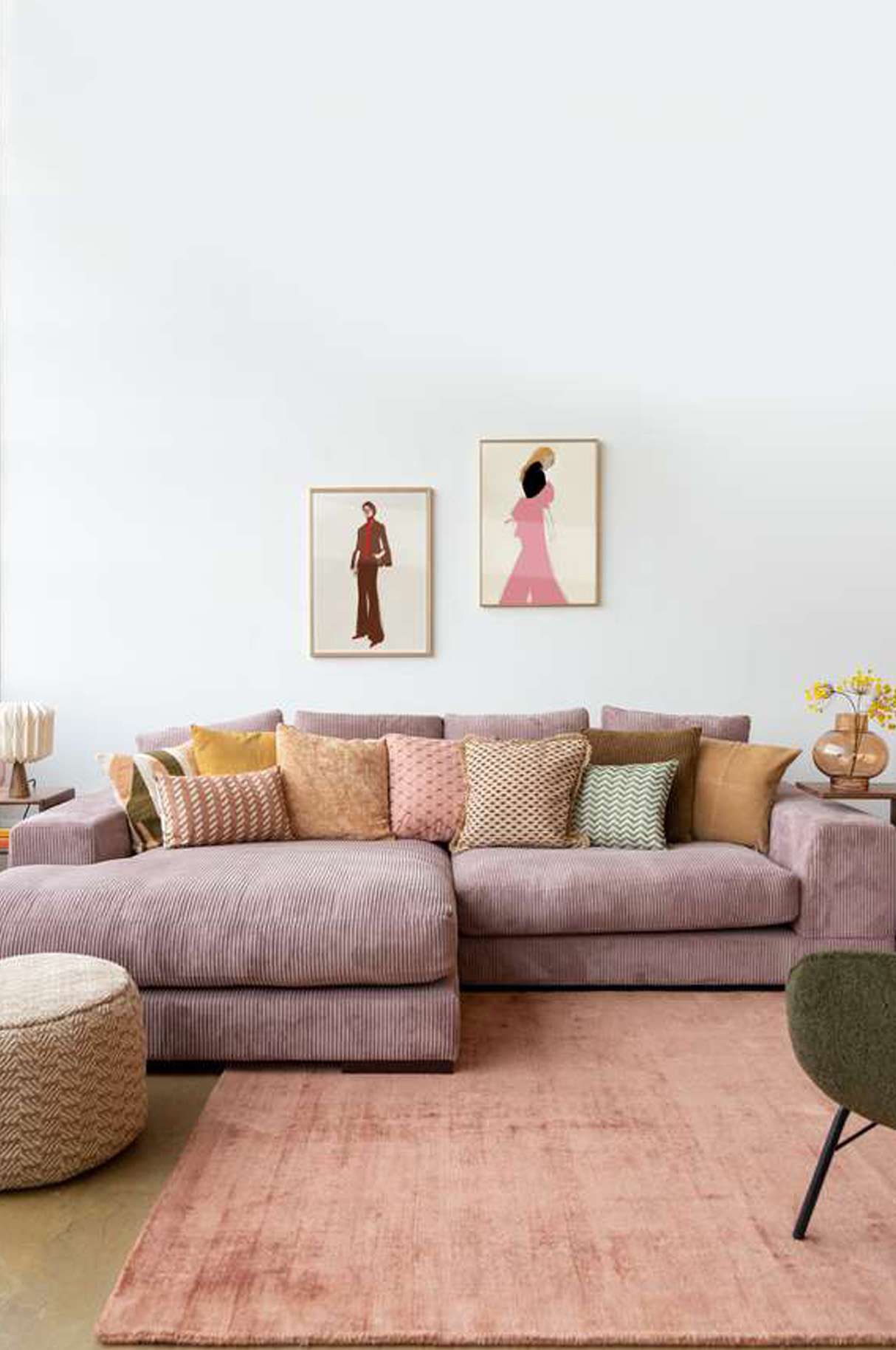 Roze ribstof bank woonkamer