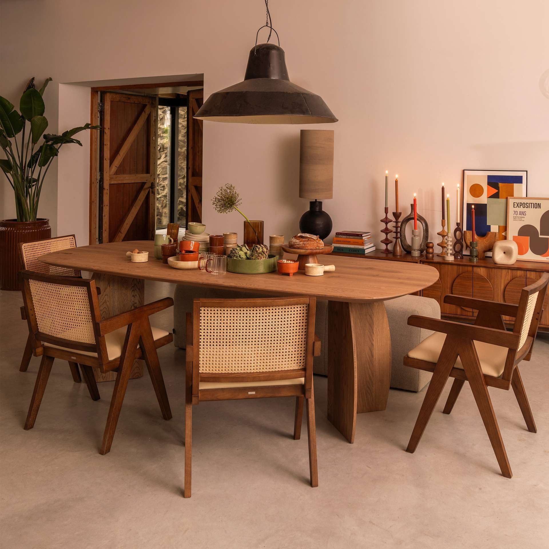 Eettafel Divio hout met bijpassende stoelen