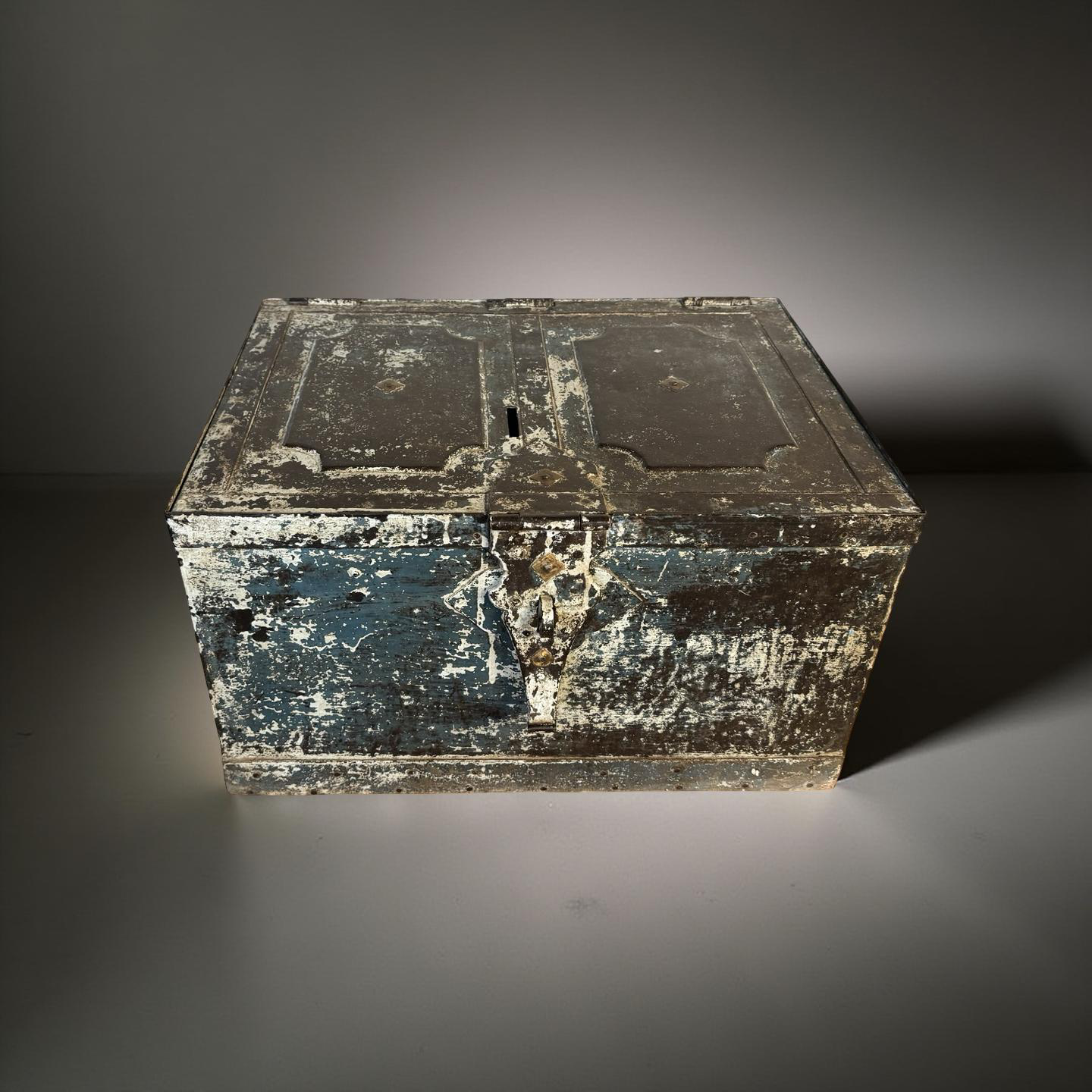 Kist Iron money box uniek