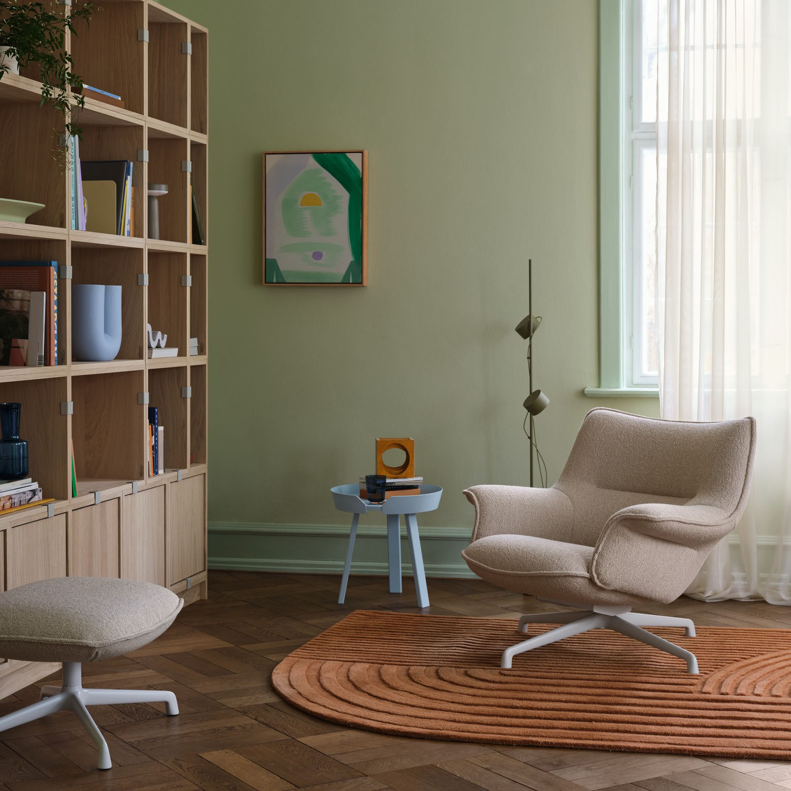 Muuto Salontafel Around small light blue
