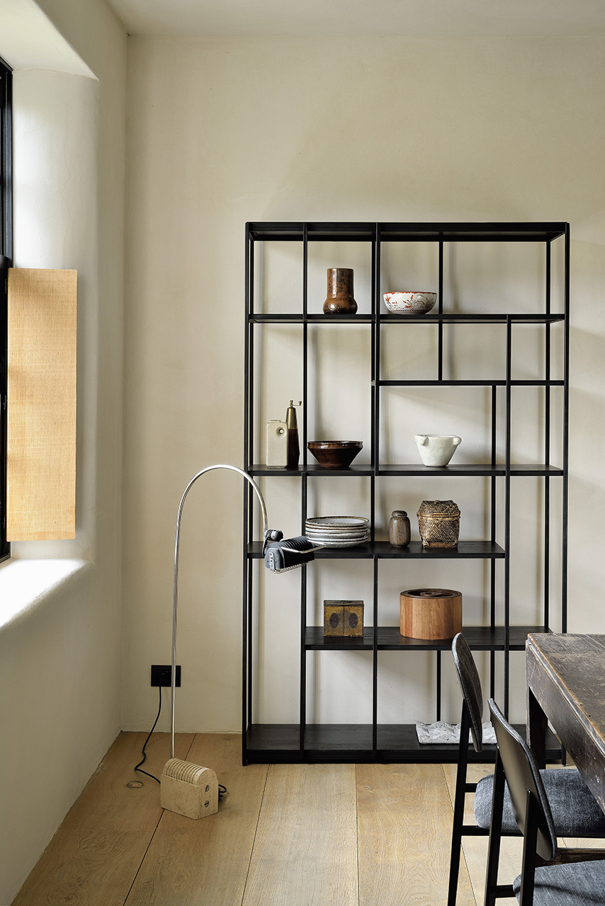 Vakkenkast Studio rek - teak zwart - 120x40x205