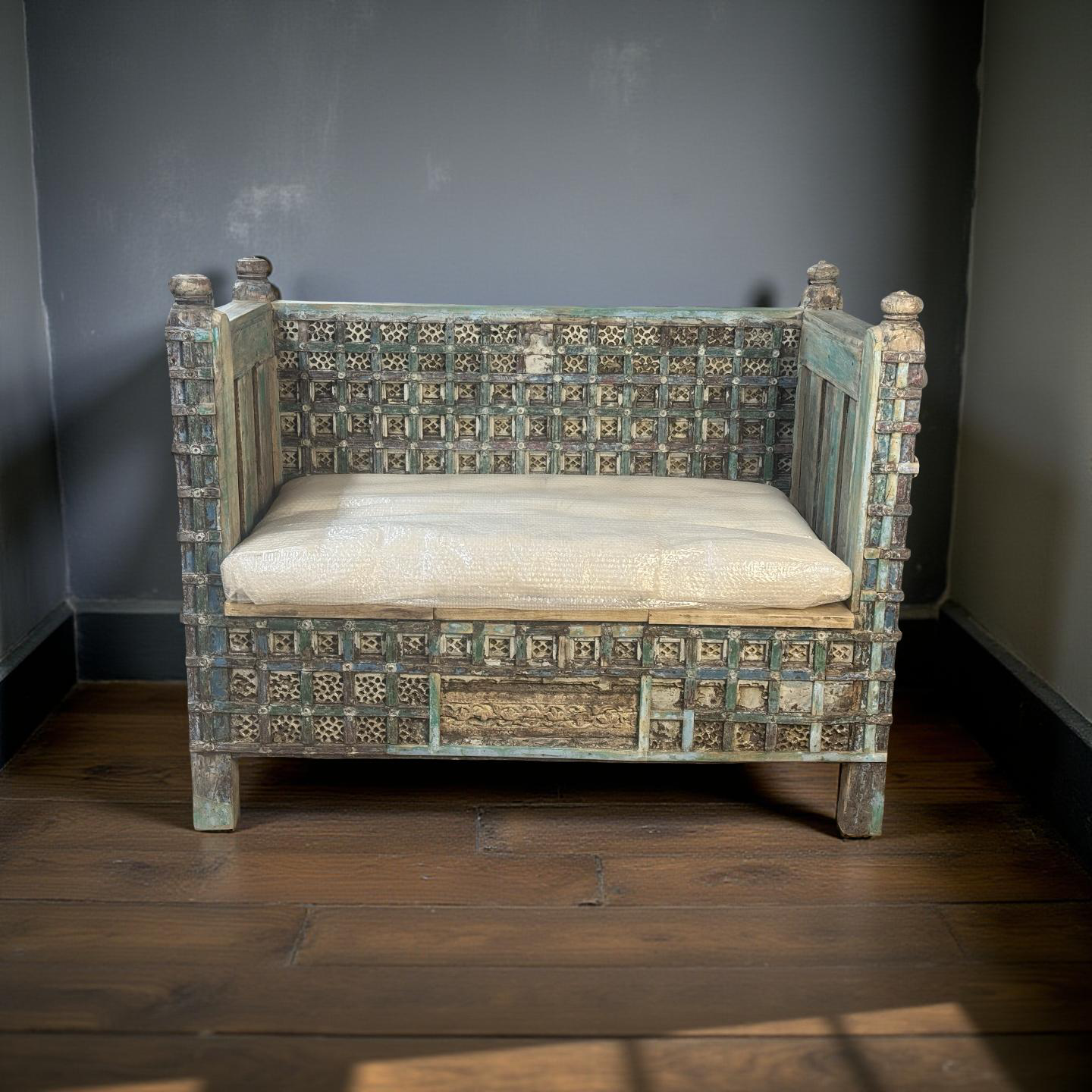 Bank gekleurd met matras uniek