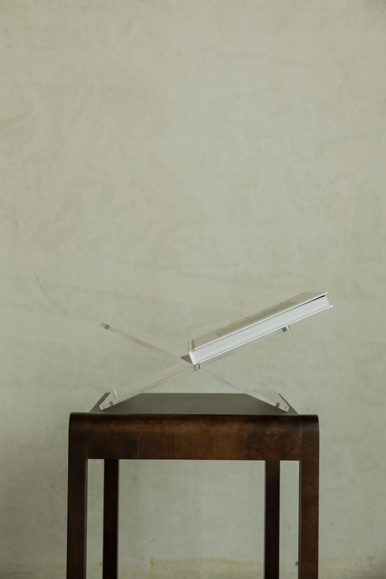 Seeve Official Boekenstandaard Acryl