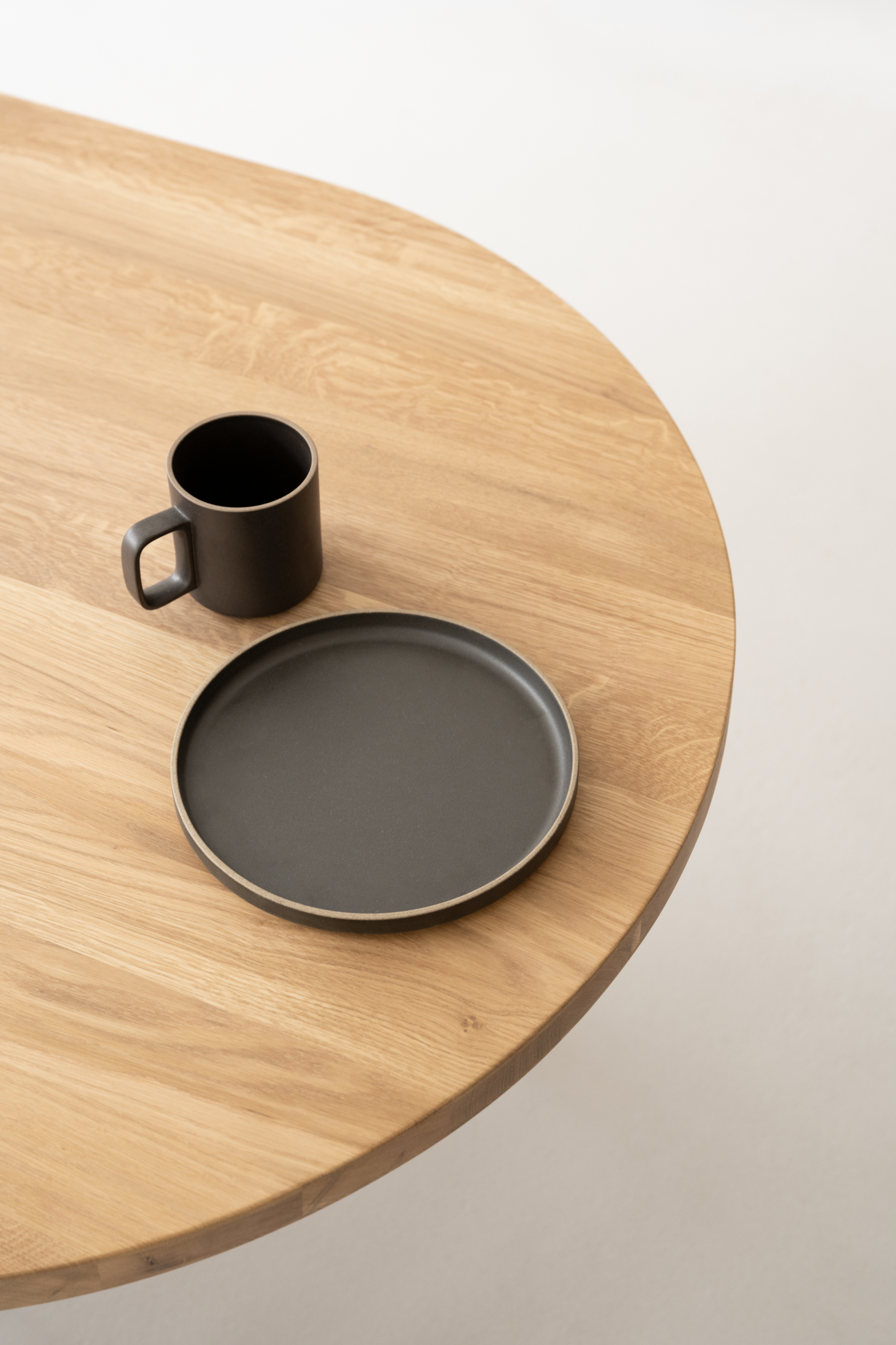 Studio HENK tafel New Classic Plat ovaal, zwart frame - Smart Collectie
