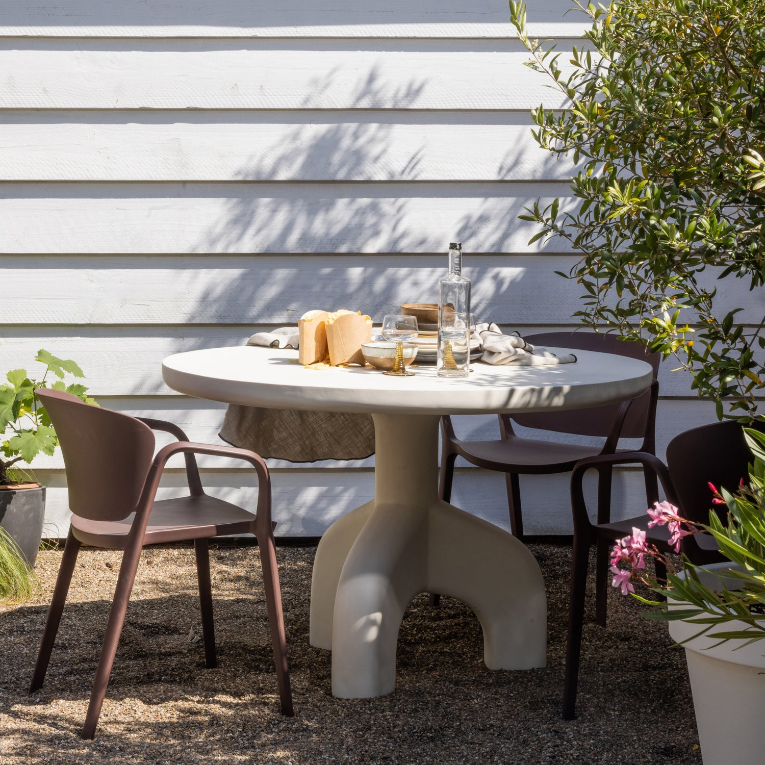 Bent tuinstoel kunststof paars/bruin