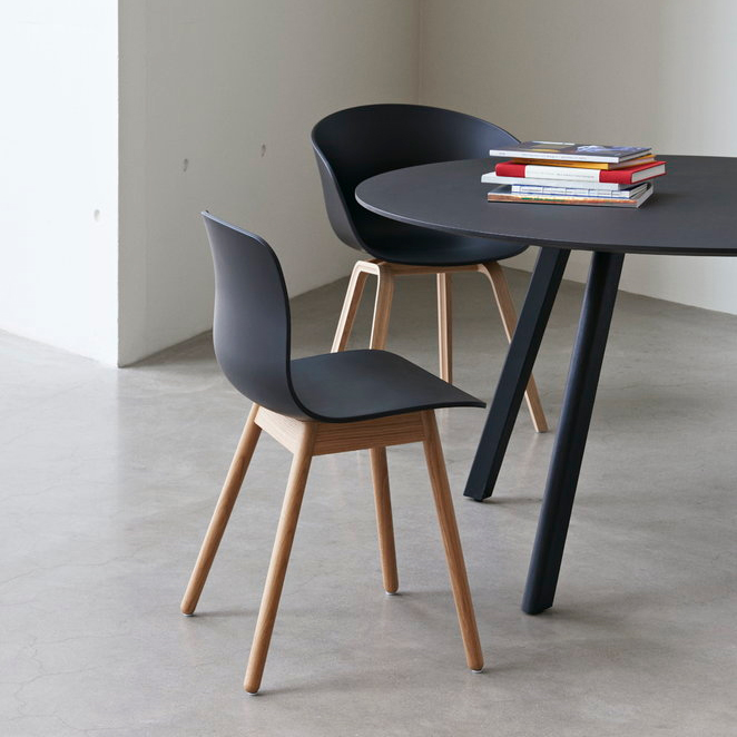 HAY stoel AAC 12 - eiken gelakt frame