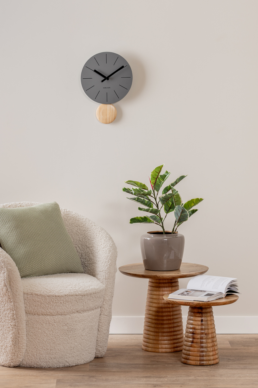 Wandklok Arlo pendulum mat