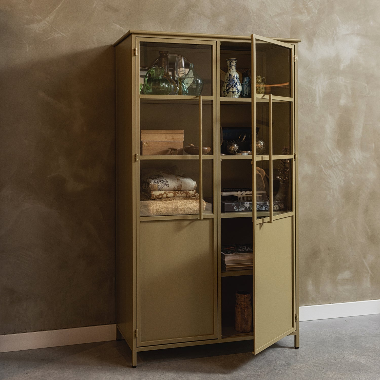 Exhibit vitrinekast metaal khaki