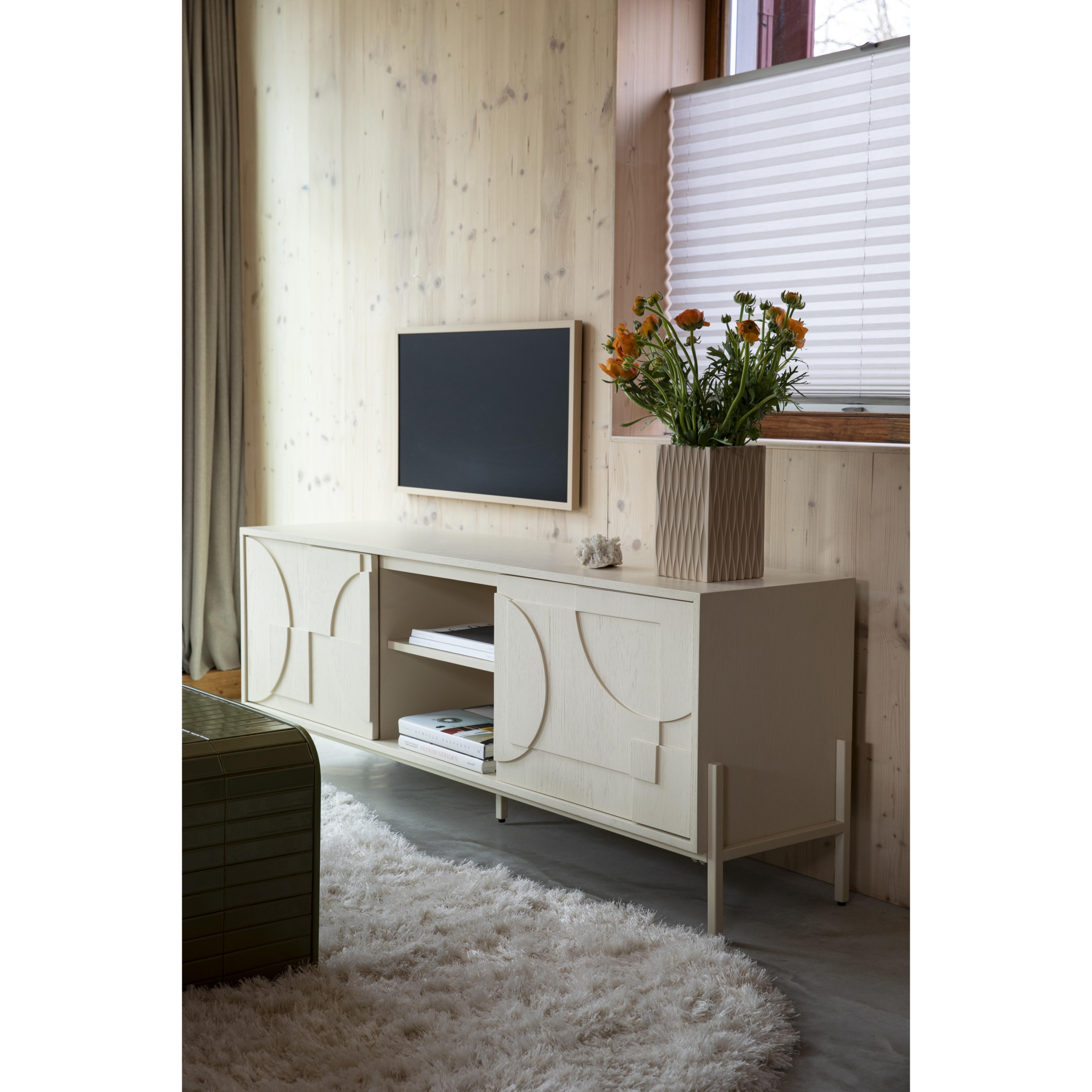Dressoir faces