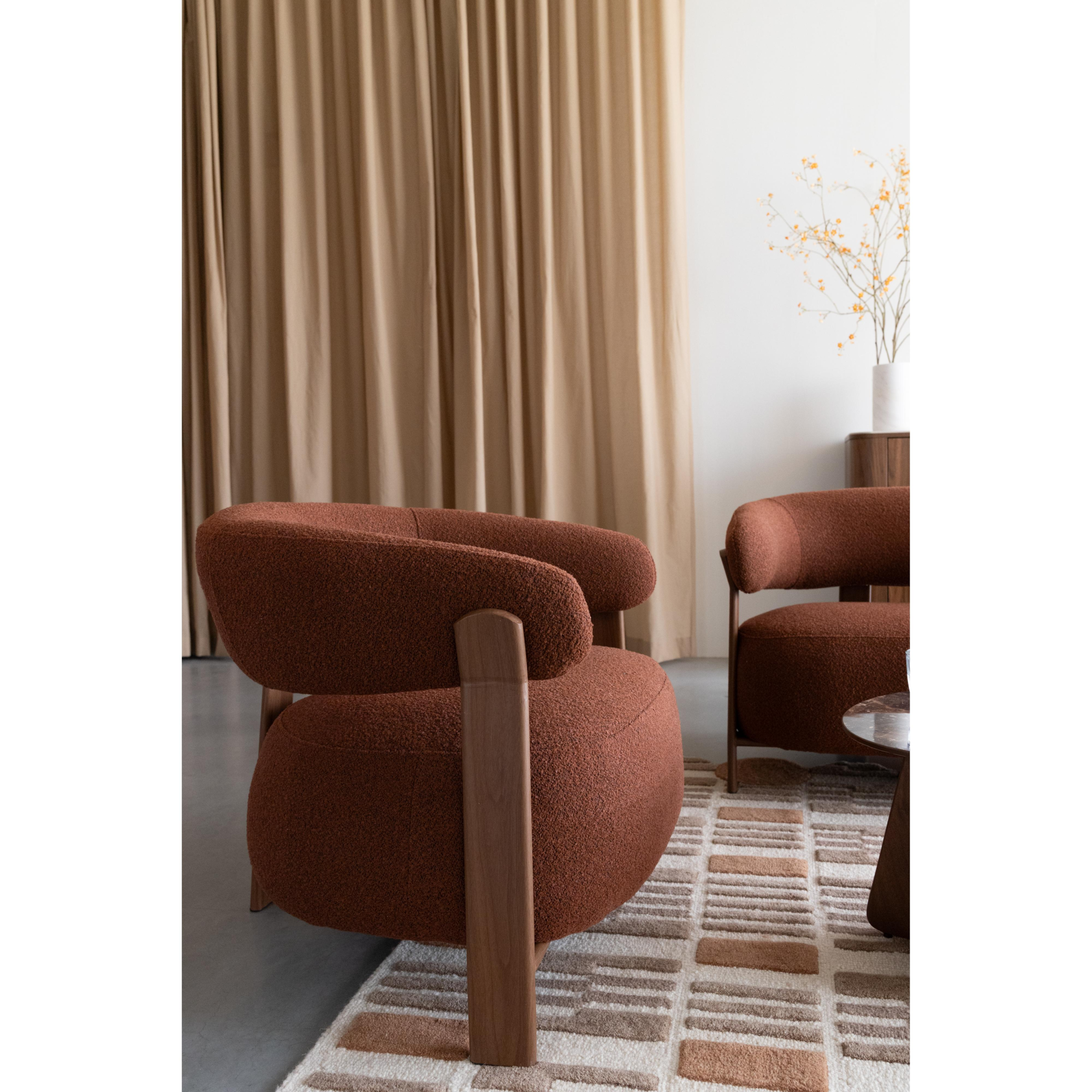 ROBYN LOUNGE CHAIR