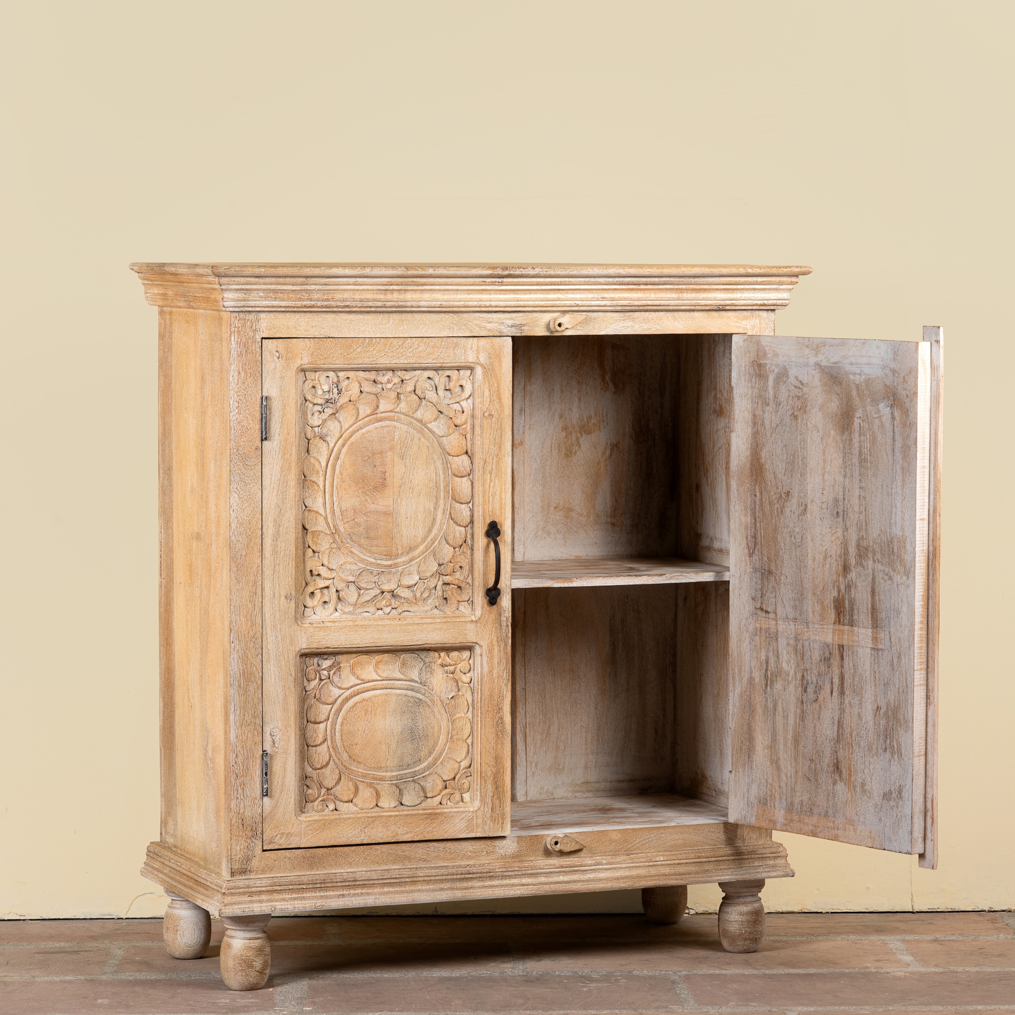 Kast Sharad Handgesneden