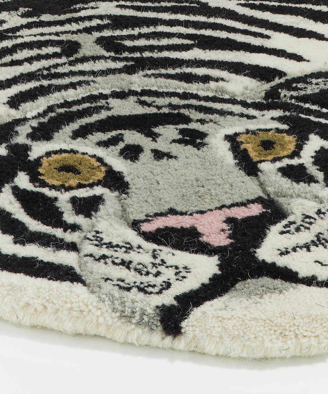 Doing goods Snowy Tiger Rug Large