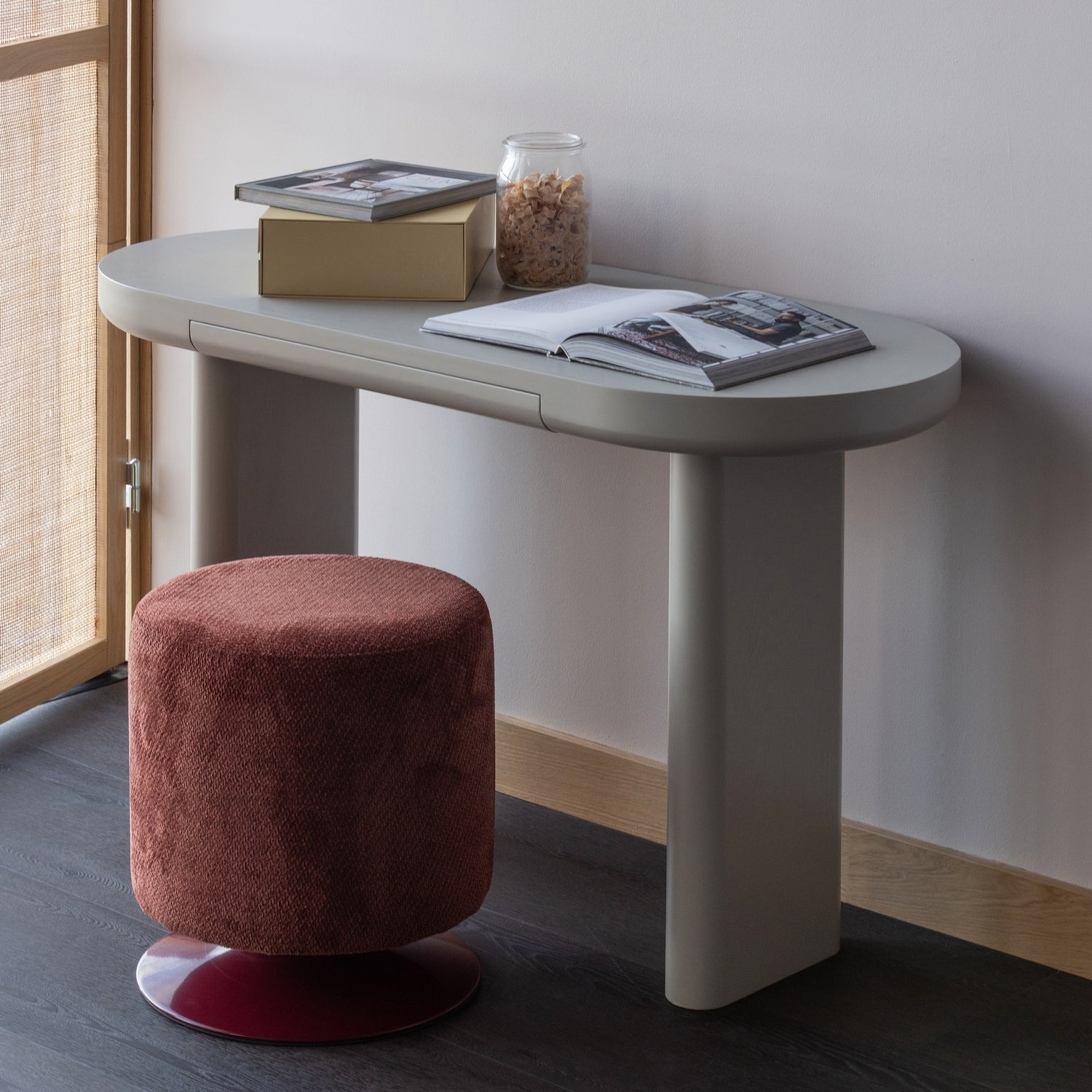 Islen poef met draaivoet boucle bordeauxrood