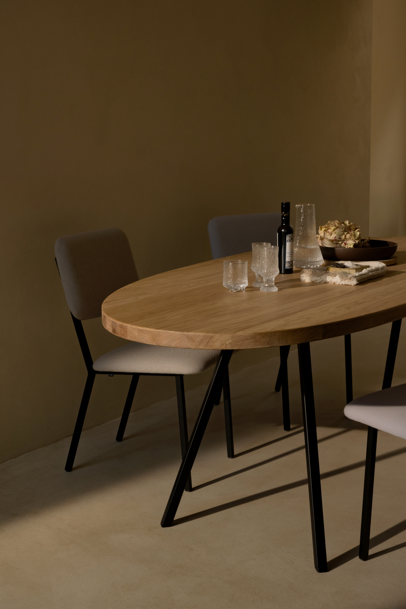 Studio HENK tafel Slim Co Blob, zwart frame - Smart Collectie