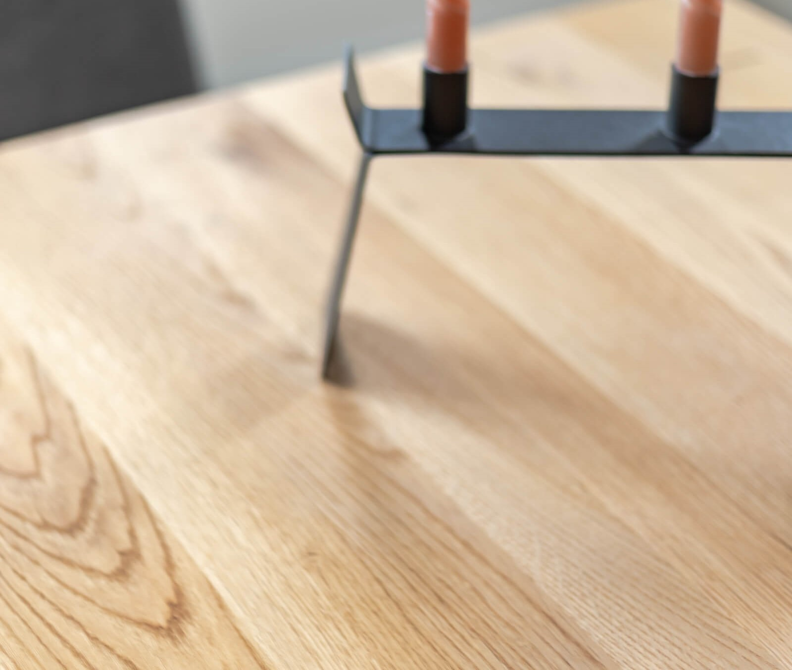They &amp; Me eettafel Joy – bootsvorm – eiken rustiek lak– onderstel RAL9017 verkeerszwart