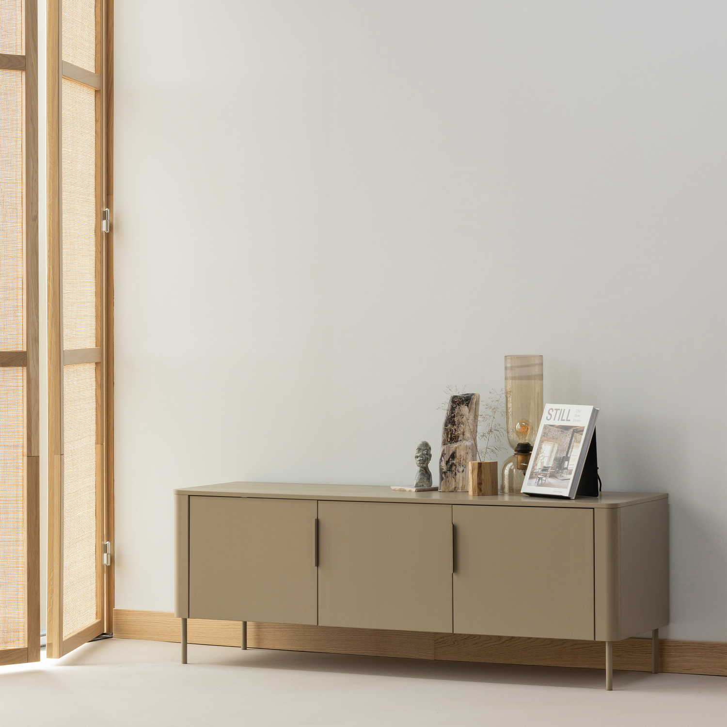 Gunnar tv meubel 154 cm grenen mud [fsc]