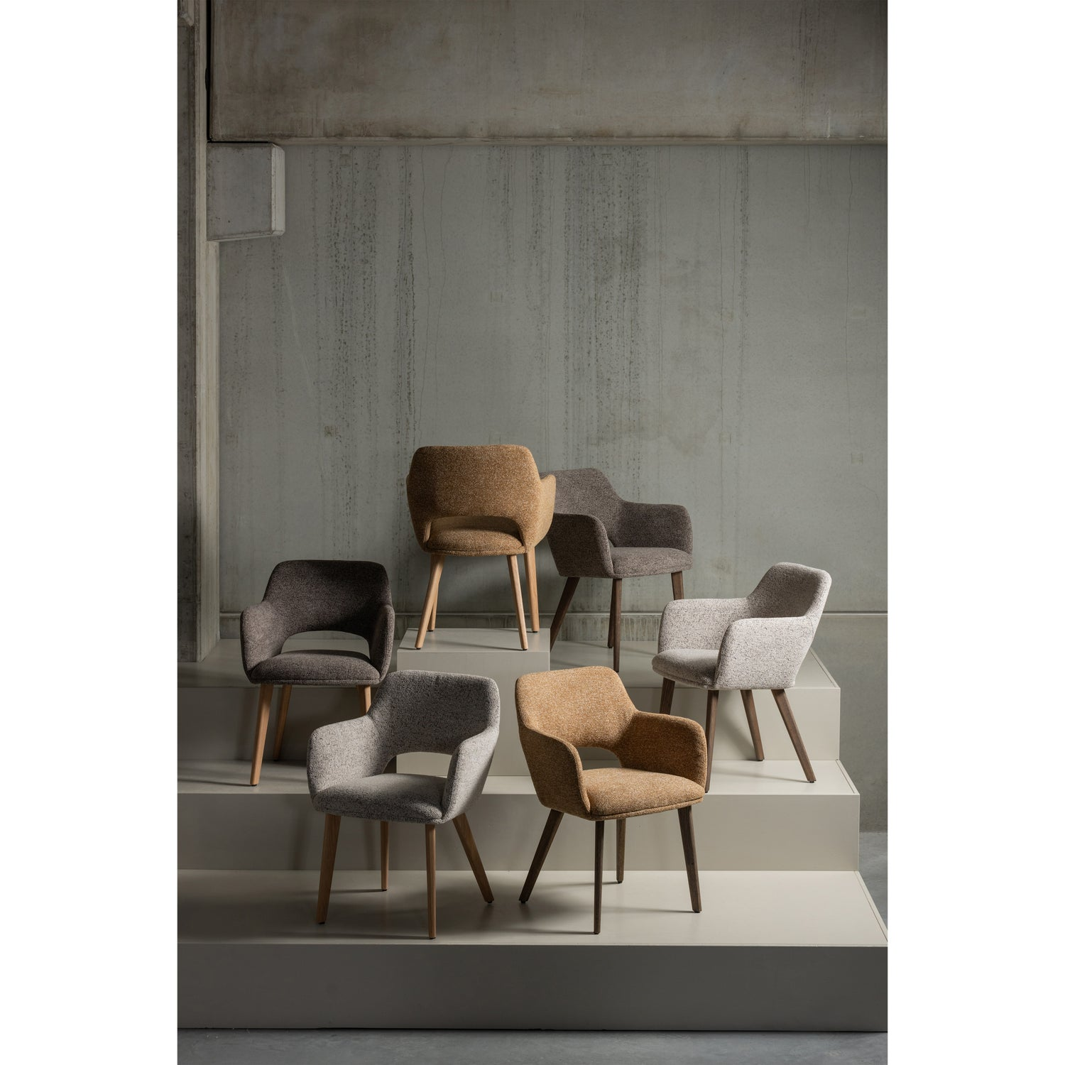 Murat eetkamerstoel taupe met houten poot naturel