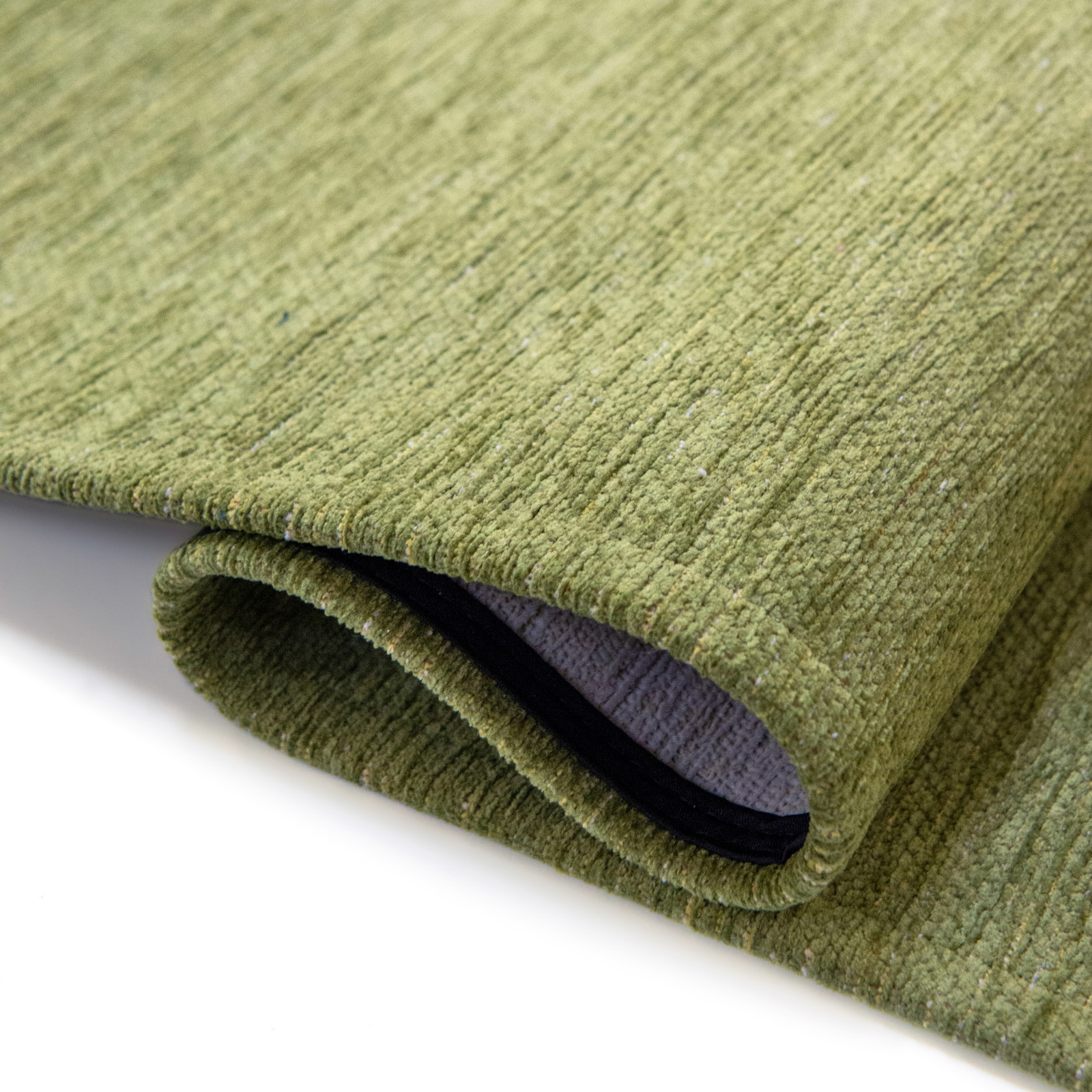 Rechthoekig groen tapijt met abstract patroon en geometrische vormen