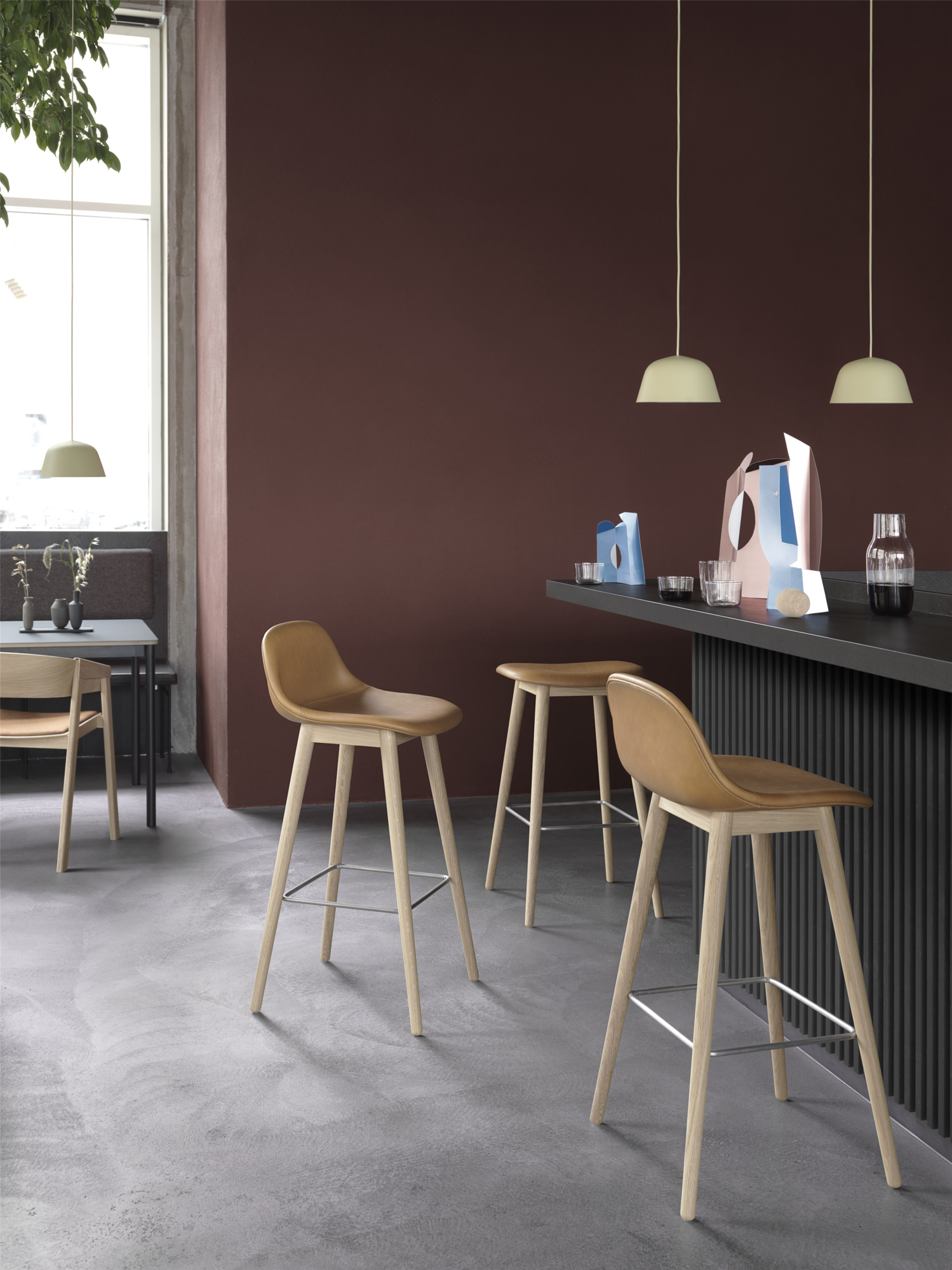 Muuto barkruk met rugleuning Fiber Counter Stool Wood Base