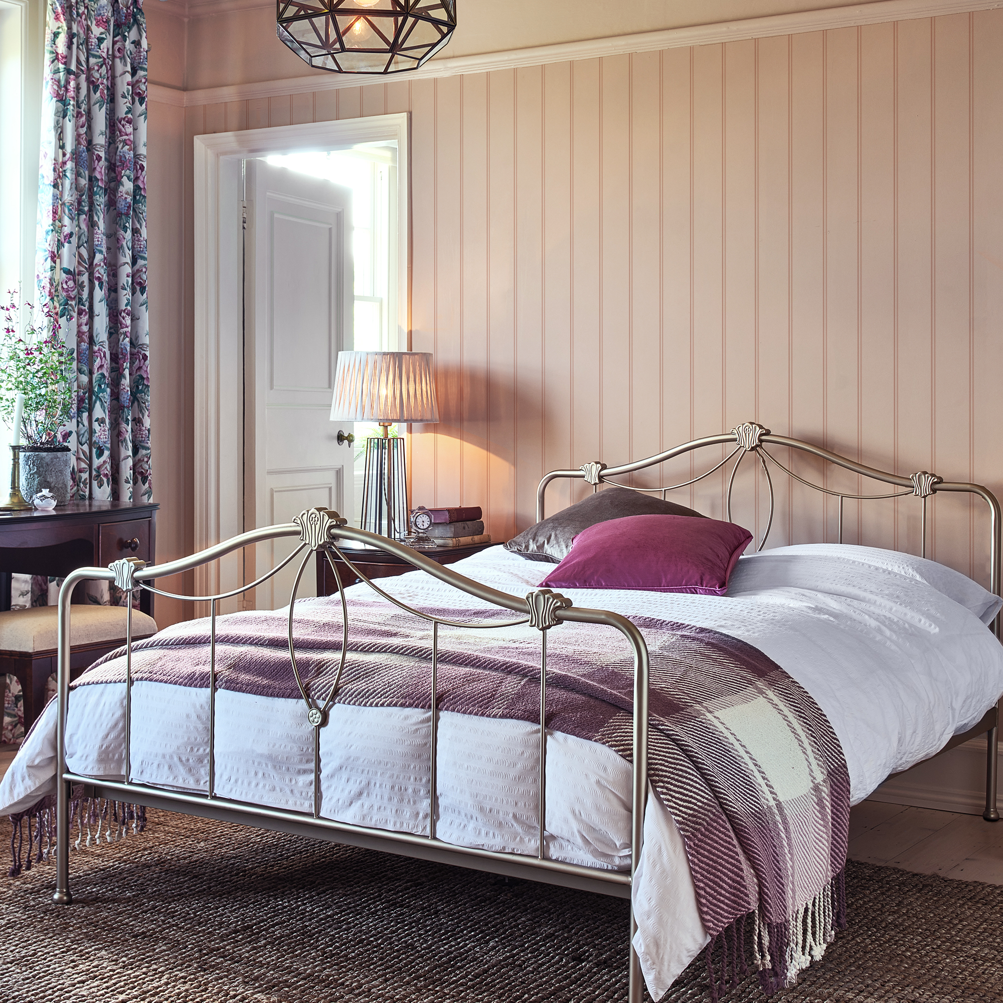 vliesbehang laura ashley chalford wood pink