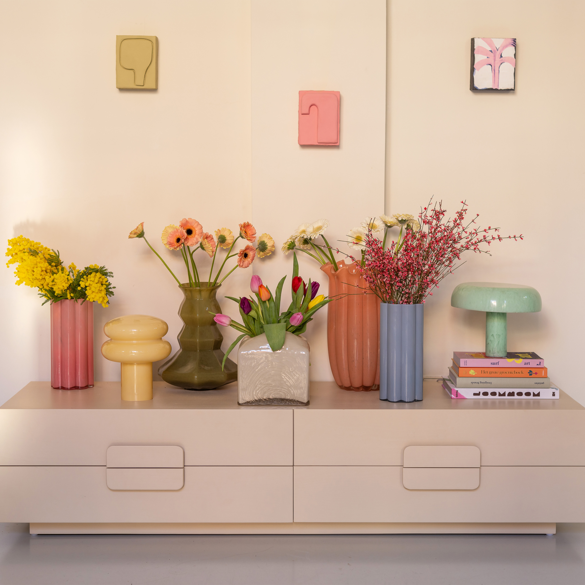 HK Forma glass vase cream