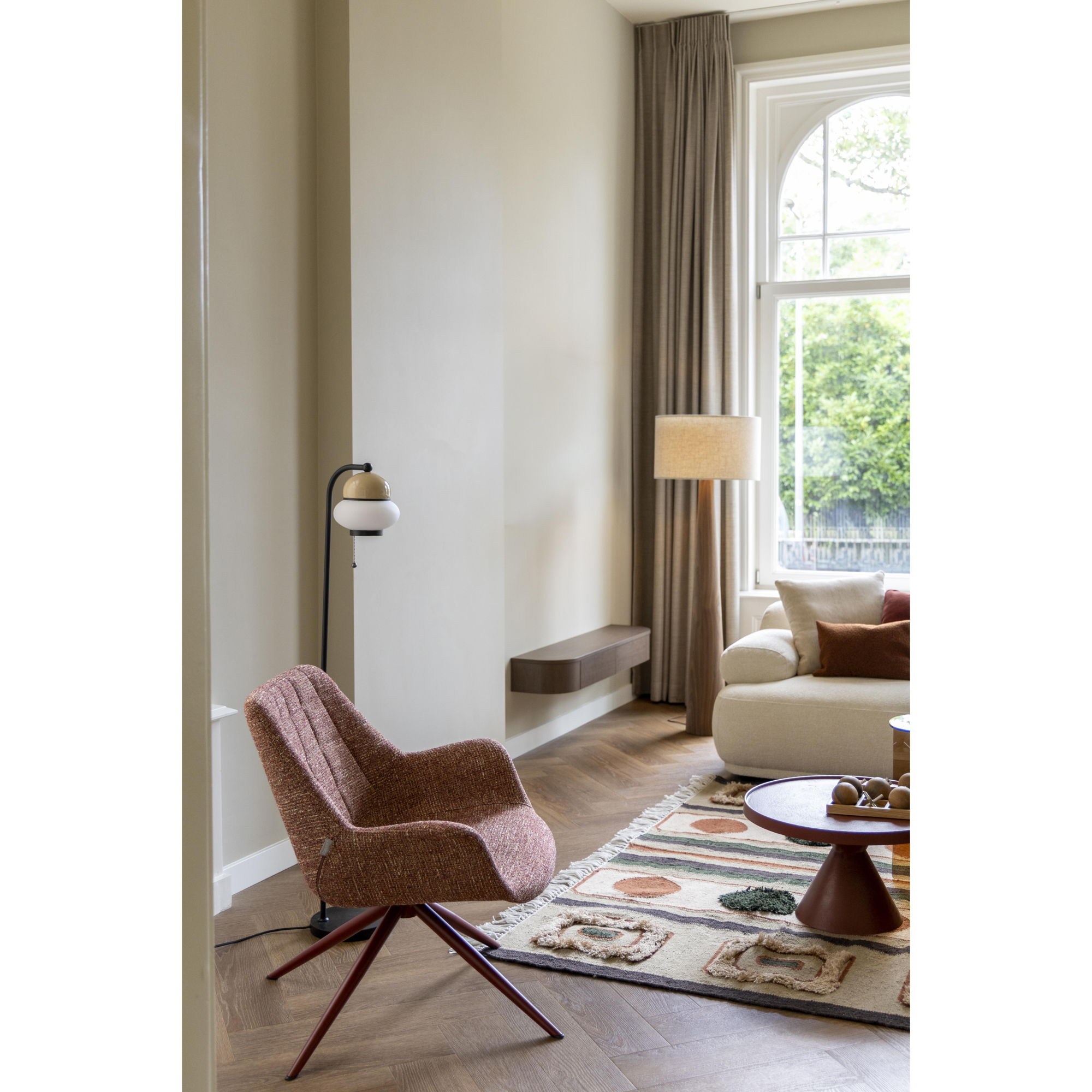 DOULTON LOUNGE CHAIR