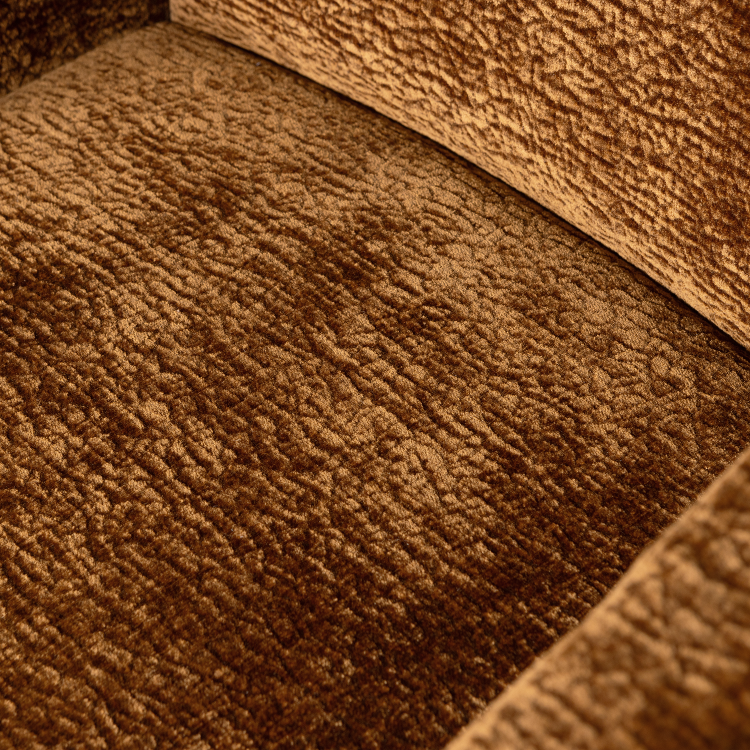 Mount eetkamerstoel met armleuning 3d chenille middenbruin