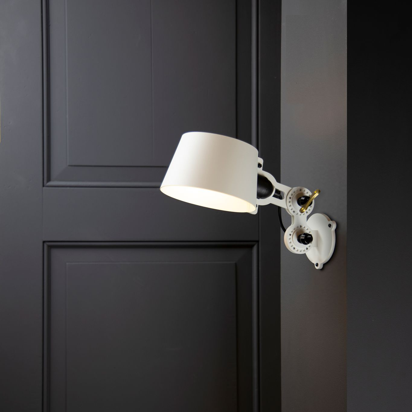 Tonone wandlamp Bolt Sidefit Mini Install
