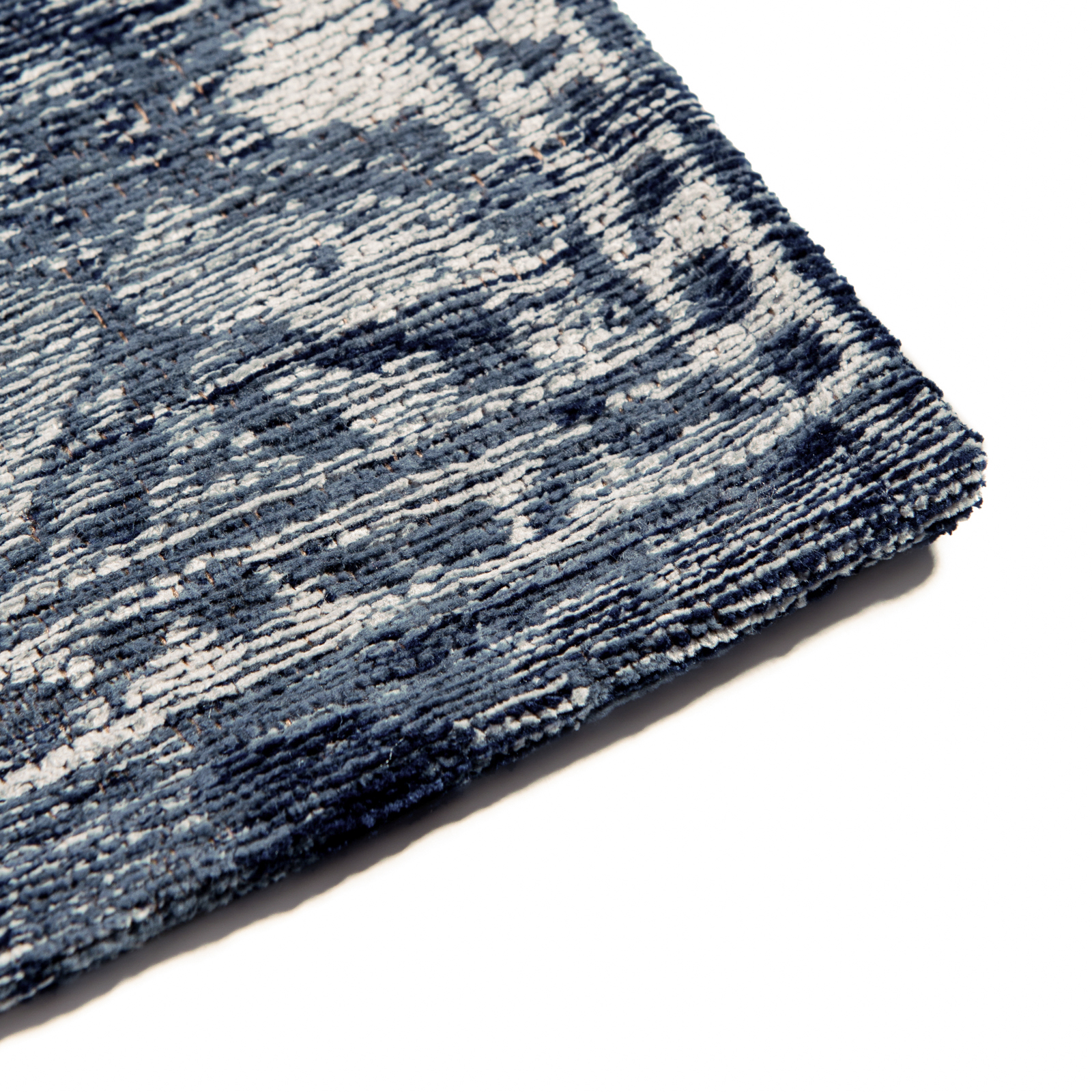 Vloerkleed Heris blauw met sierlijke motieven in het midden, vervaagde kleuren en texturen, antieke look