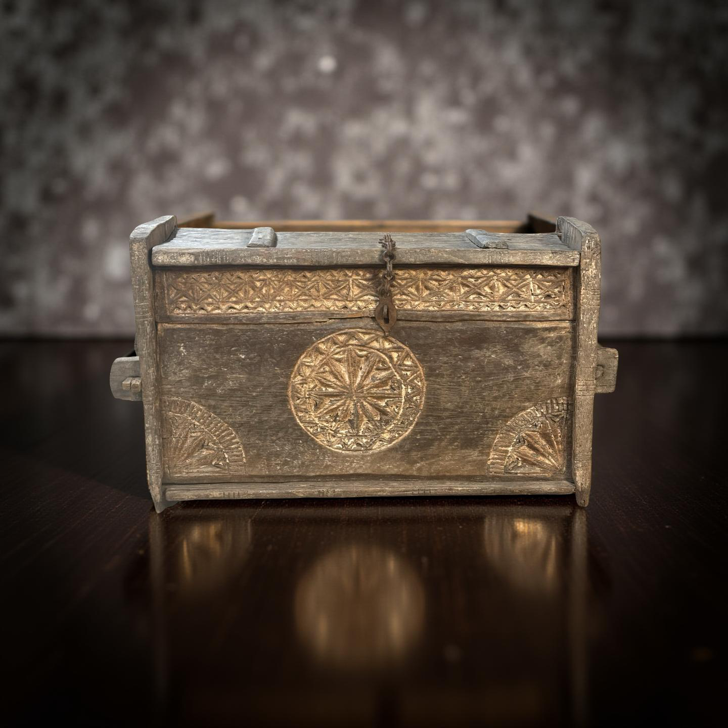 Himachal primitieve box uniek