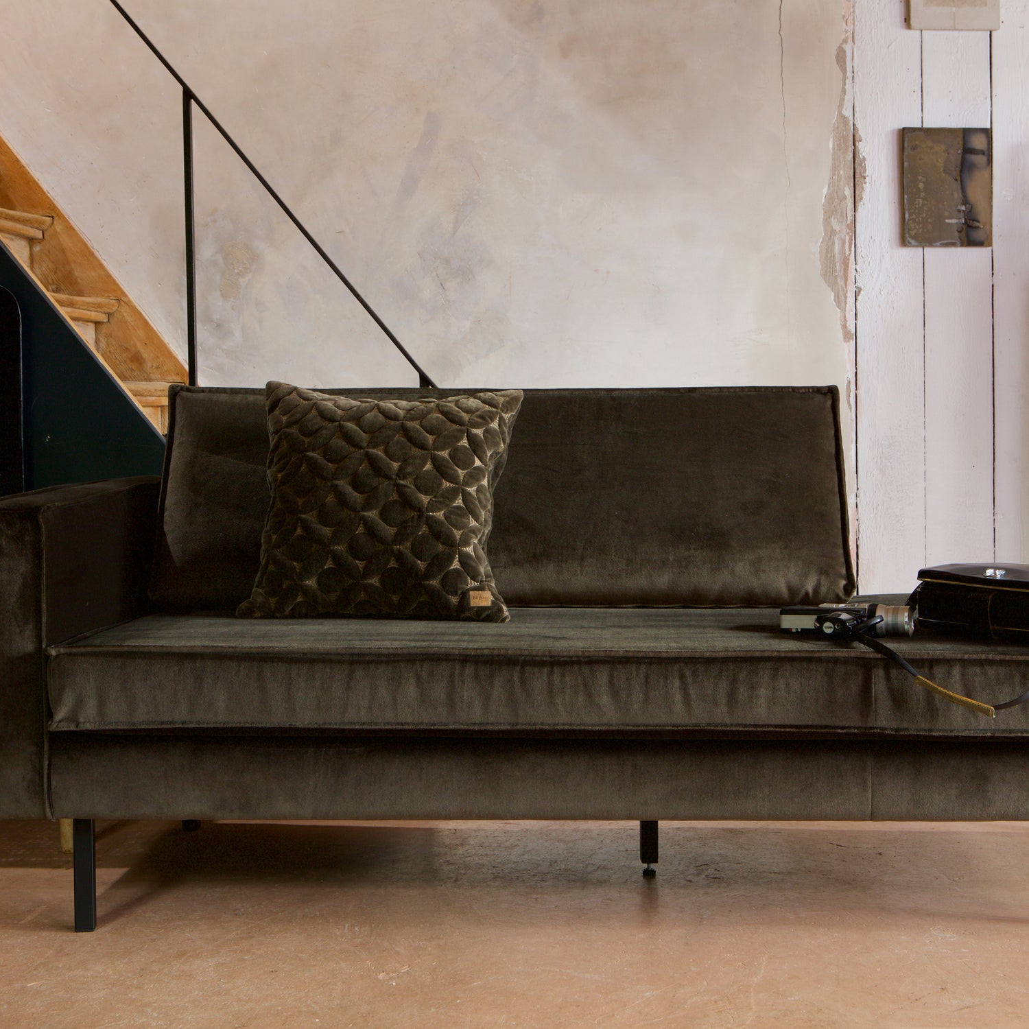 Rodeo daybed links structure velvet brass