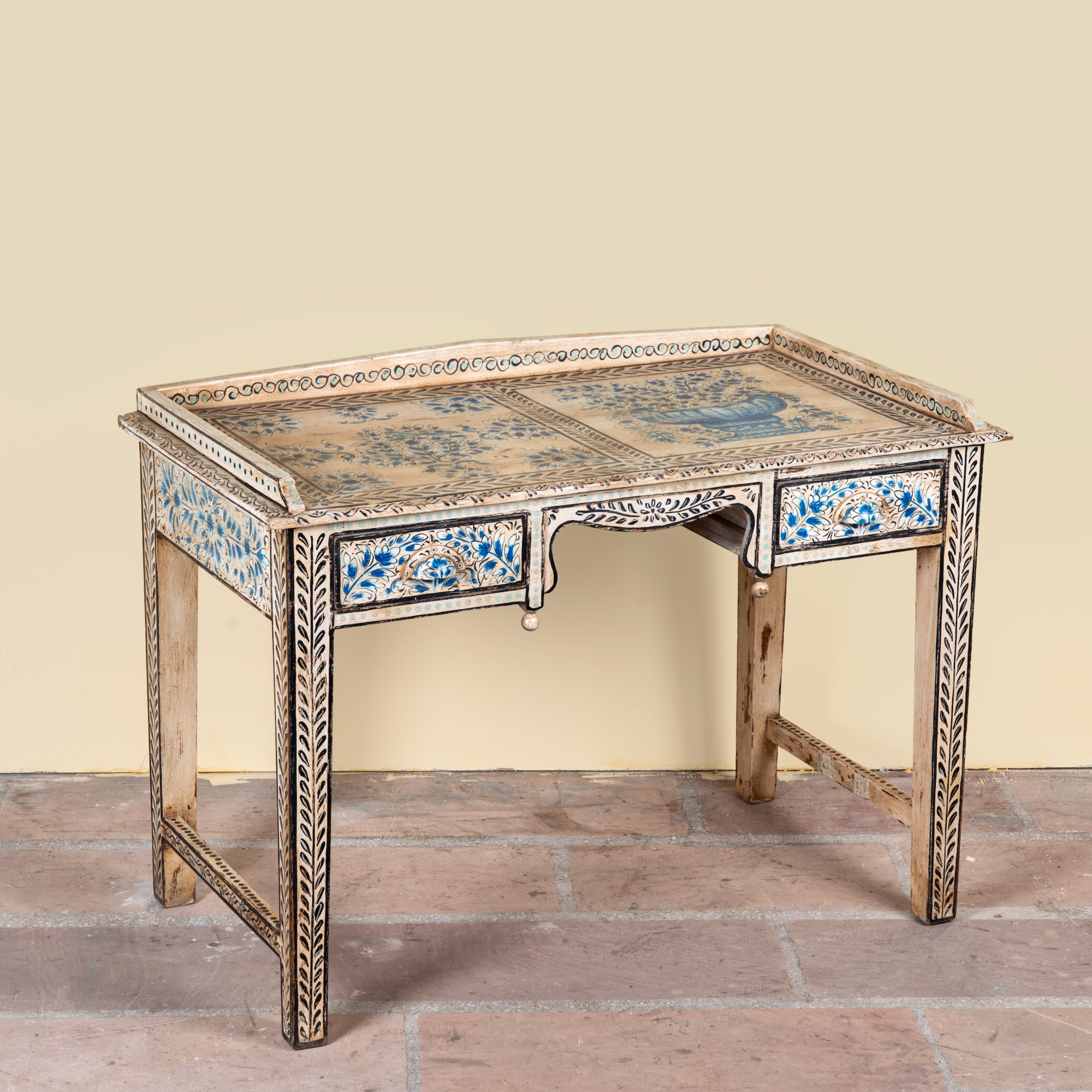 Bureau Pranay Handbeschilderd
