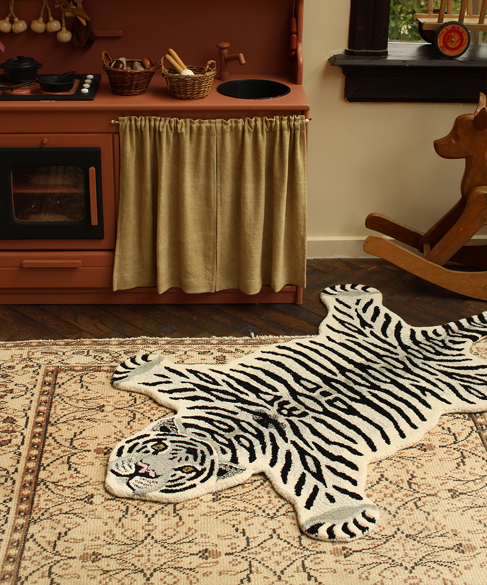 Doing goods Snowy Tiger Rug Large