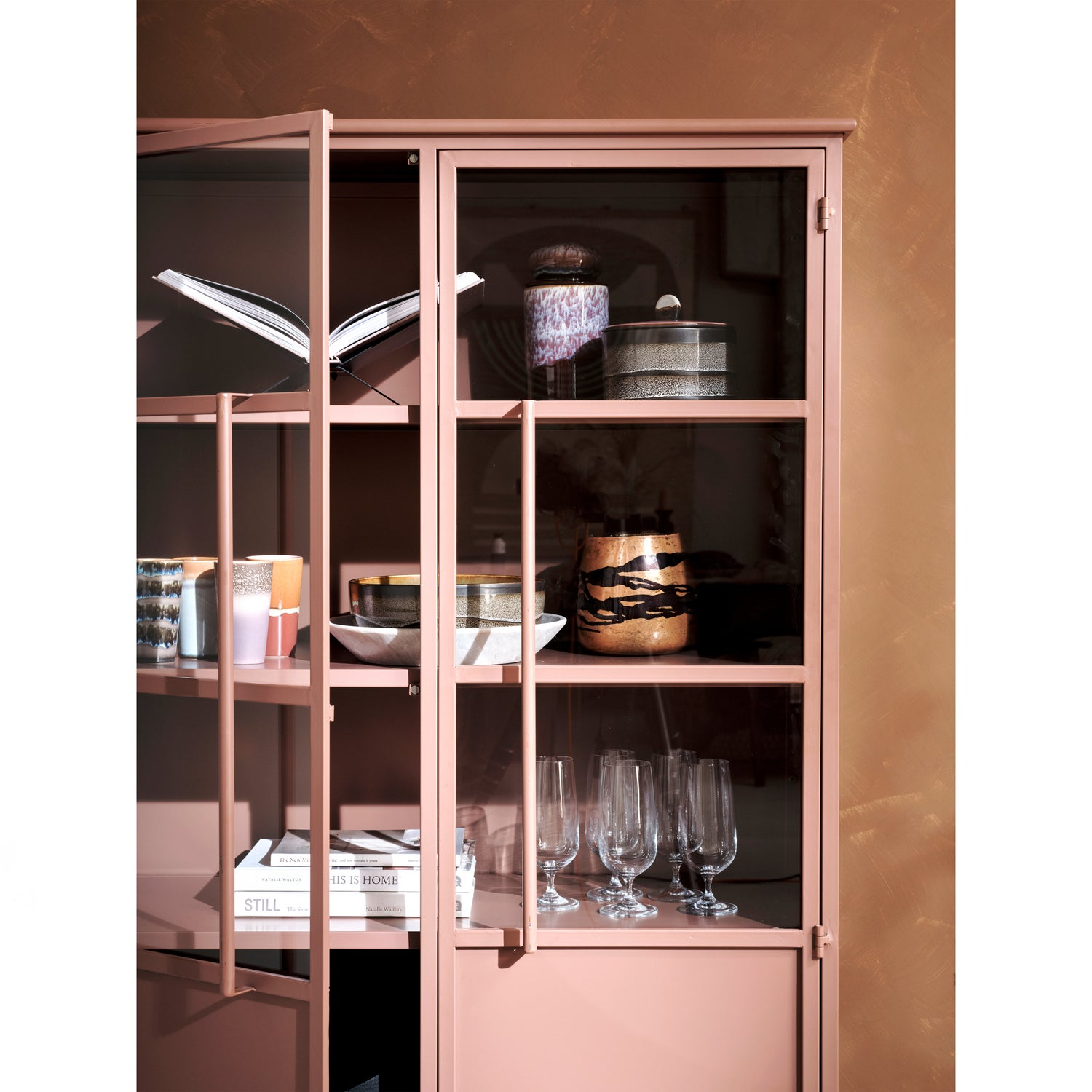 Exhibit vitrinekast metaal khaki