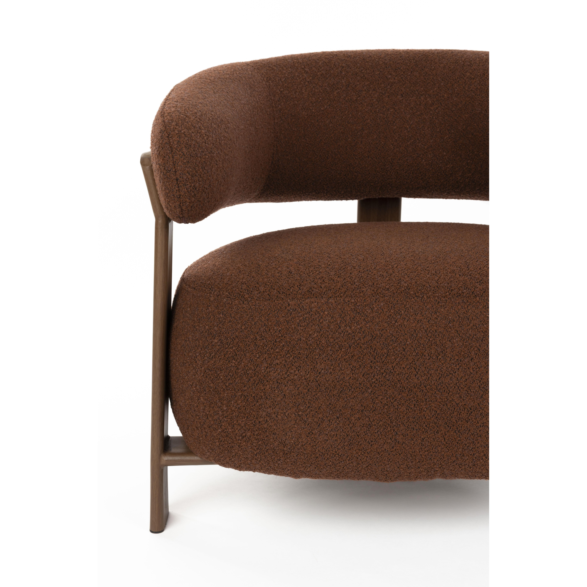 ROBYN LOUNGE CHAIR