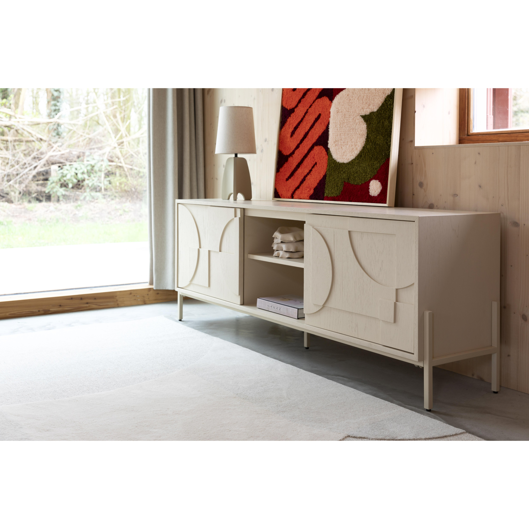 Dressoir faces