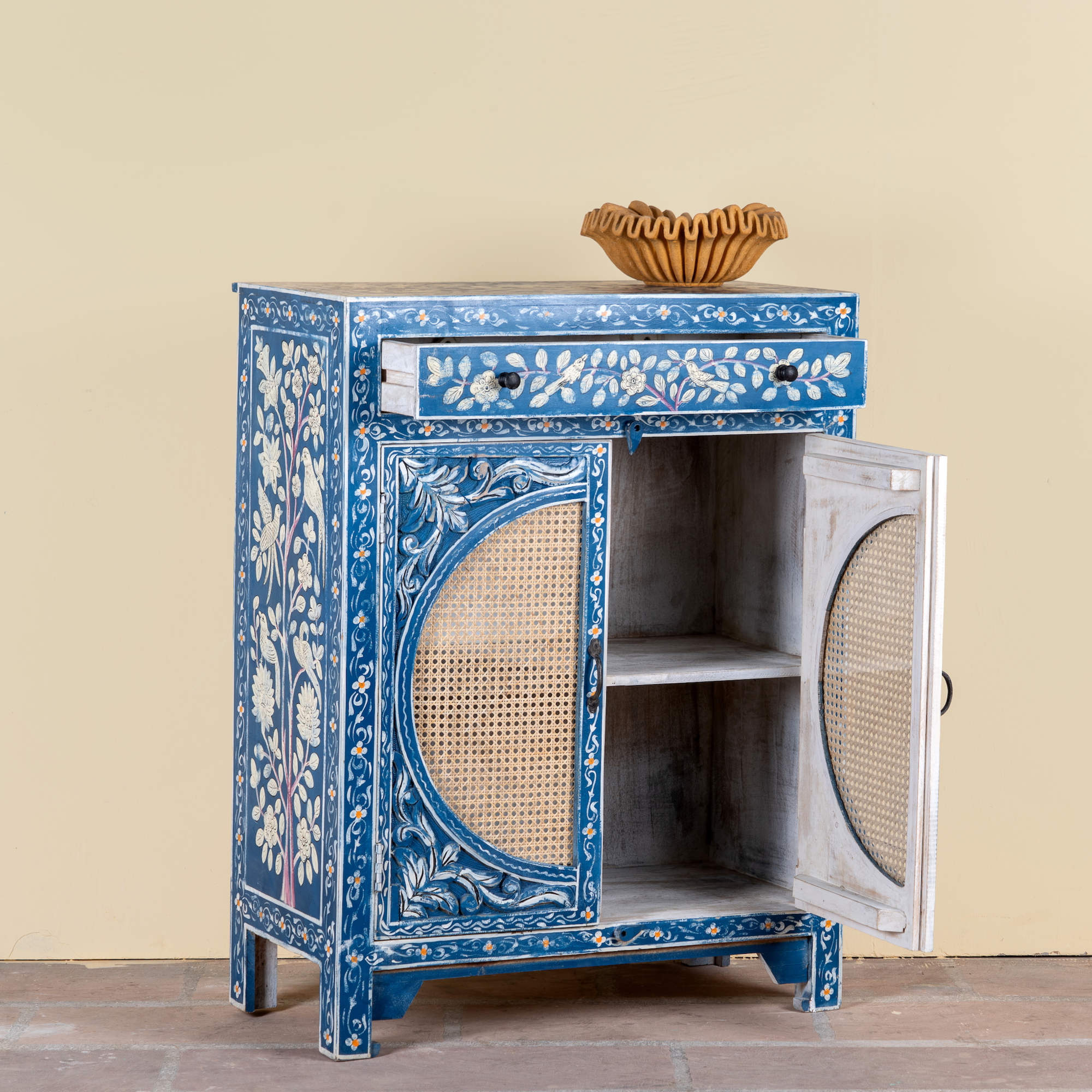 Satya - Handbeschilderde Kast van Gerecycled Hout