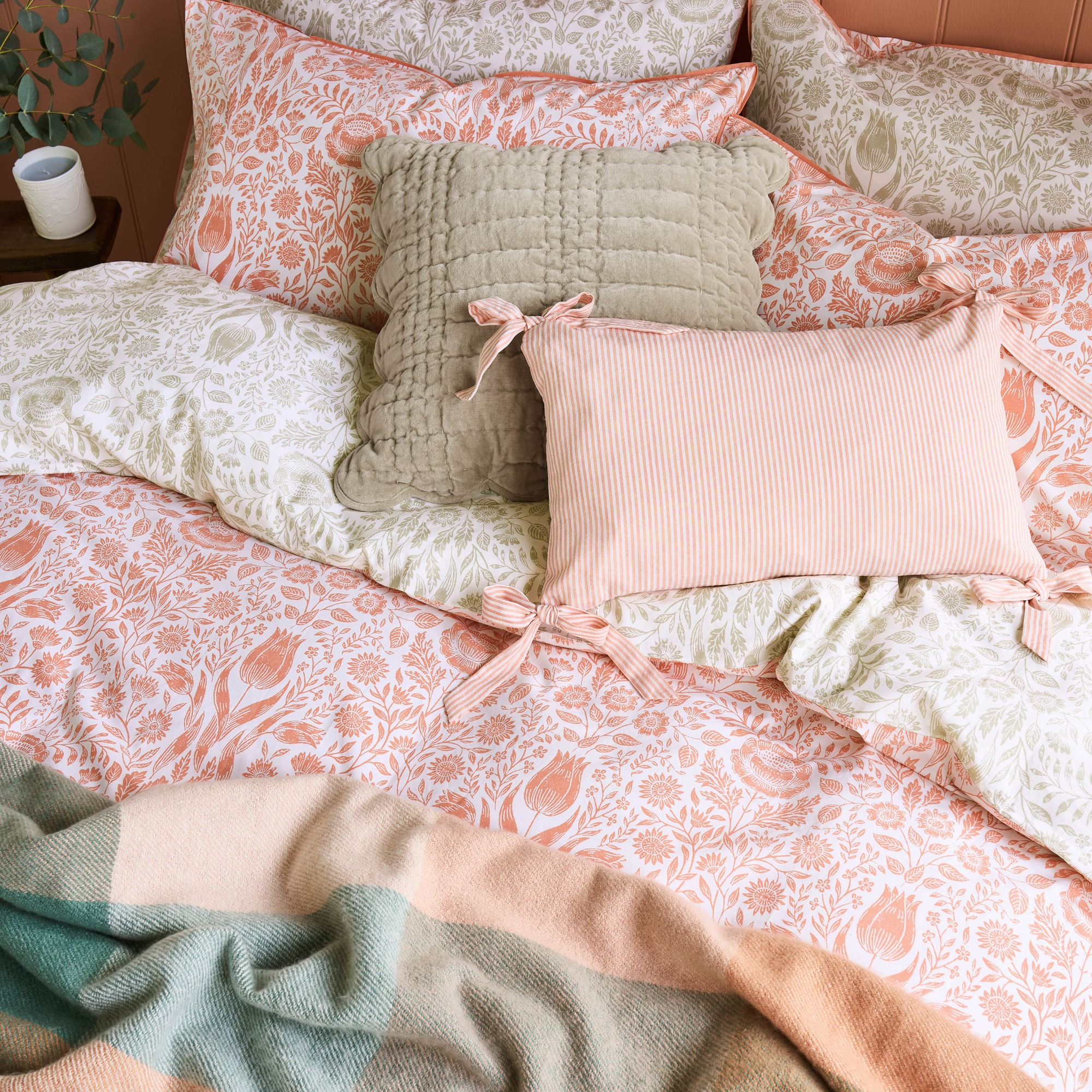 Dekbedovertrek Ashstead damask natural coral 