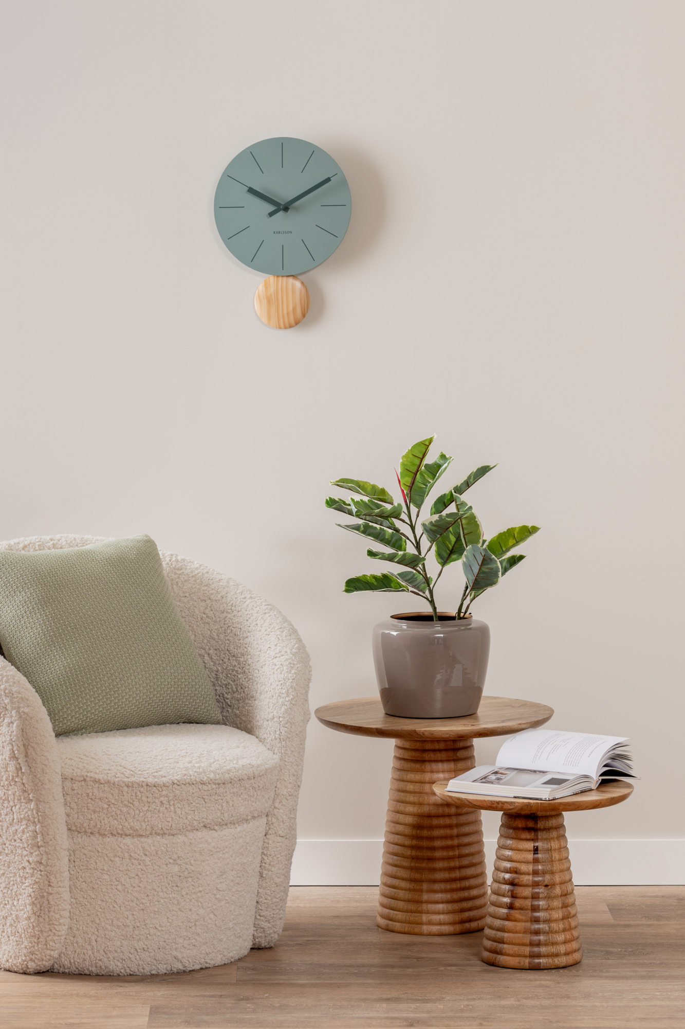 Wandklok Arlo pendulum mat