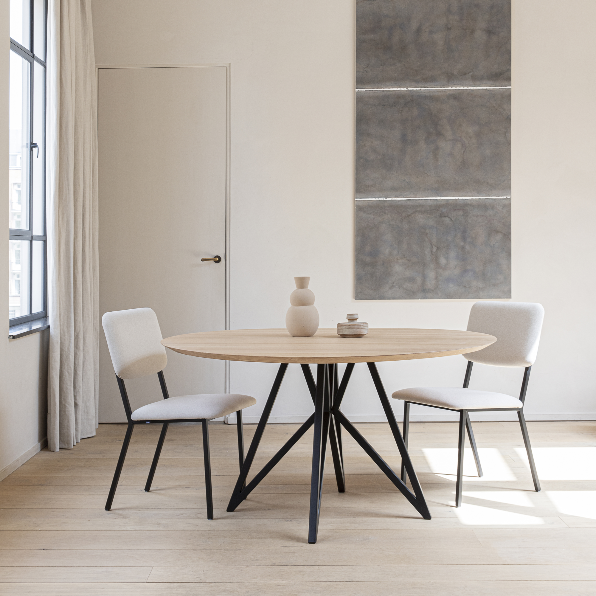 Studio HENK tafel Butterfly Rond Tripod - zwart frame, hardwax light 3041