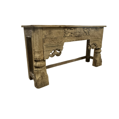 Wandtafel met mooie snijwerk naturel