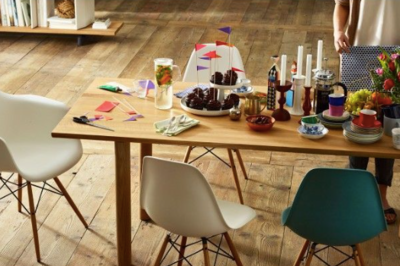Vitra stoel Eames DAW donker esdoorn onderstel