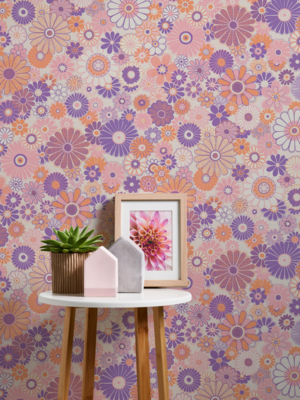 Licht gestructureerd vliesbehang met bloemmotieven – paars, oranje, roze