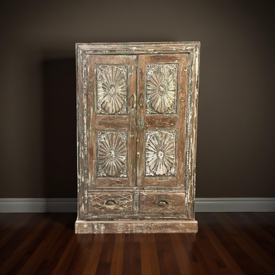 Kast 2deur snijwerk + 2 la bloem motief