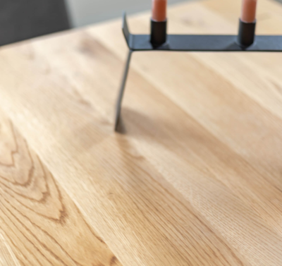 They &amp; Me eettafel Chat – bootsvorm – eiken rustiek lak – RAL9010 zuiverwit