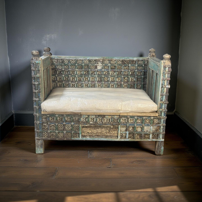 Bank gekleurd met matras uniek